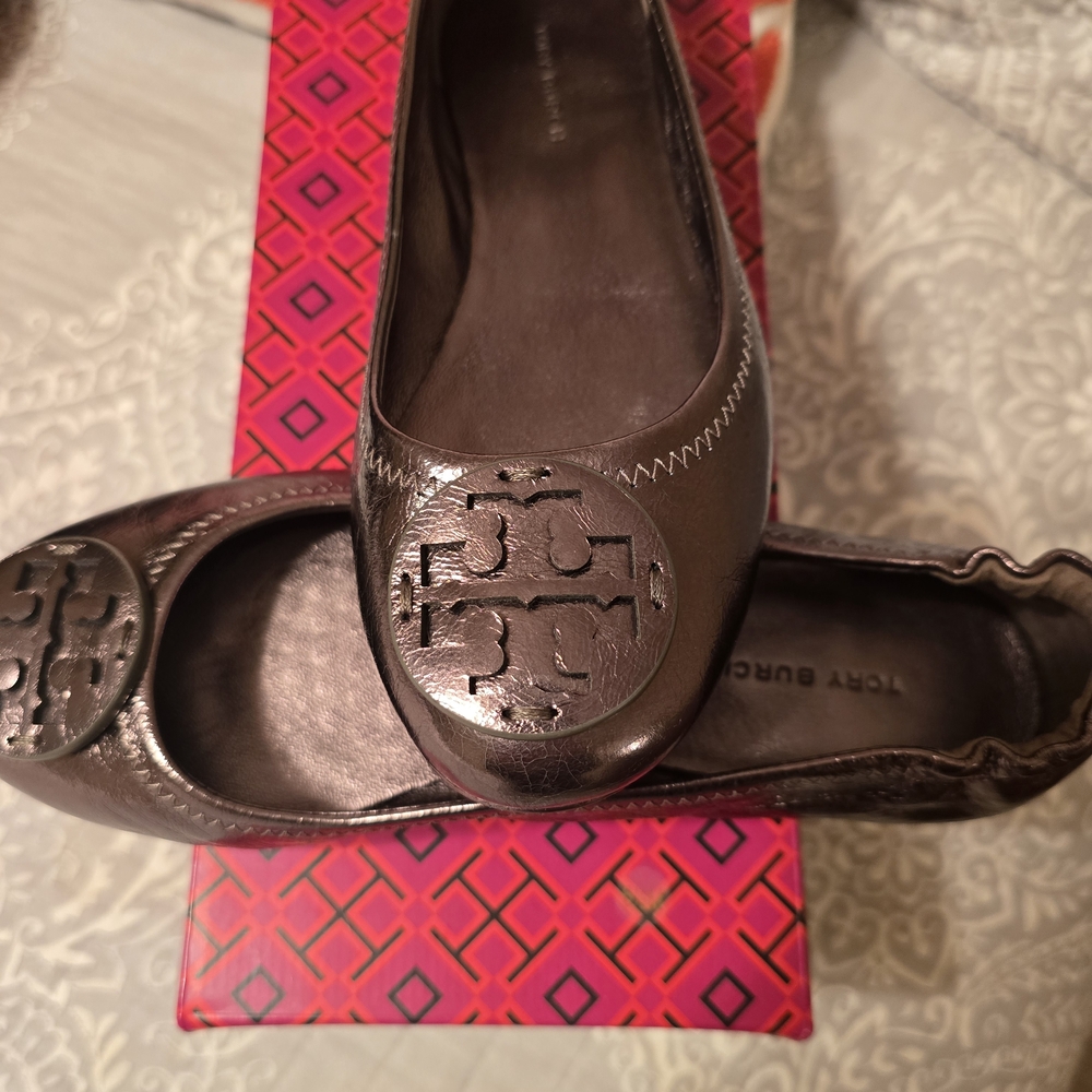 Tory Burch Metallic Flats SIZE 6